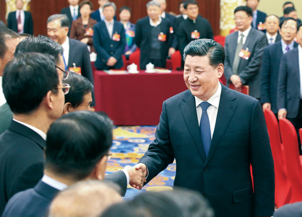 　2019年3月4日下午，中共中央總書(shū)記、國(guó)家主席、中央軍委主席習(xí)近平看望參加全國(guó)政協(xié)十三屆二次會(huì)議的文化藝術(shù)界、社會(huì)科學(xué)界委員，并參加聯(lián)組會(huì)，聽(tīng)取意見(jiàn)和建議。 新華社記者 姚大偉/攝