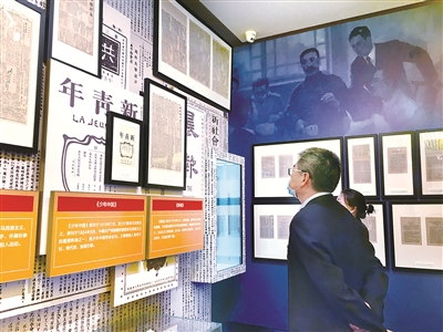 6月17日，觀眾正在參觀專題展。  本報記者 曹溢 攝