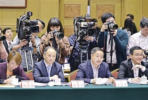 人大湖南代表團舉行全體會議審議兩高報告