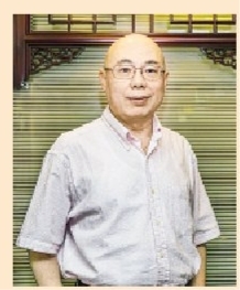 海外華人作家,關(guān)心祖國的發(fā)展,每個(gè)華夏子孫尊嚴(yán),榮耀的根本所在,發(fā)展方向是正確的,前景是無限光明,廉政教育