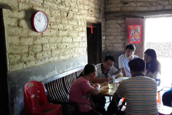 完善工作機制,層層壓實監(jiān)督責任,逐級比對,滾動摸排,強化扶貧領域問題線索排查,堅持零容忍,嚴肅查處扶貧領域腐敗問題