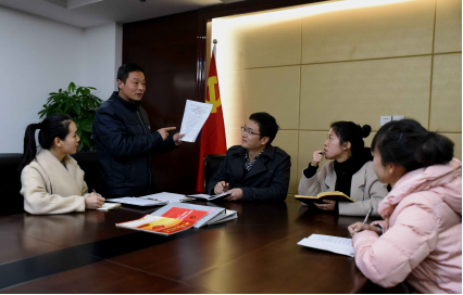 全面貫徹黨的十九大精神，重整行裝再出發(fā)，深入推進(jìn)全面從嚴(yán)治黨