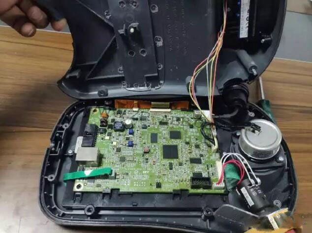 ABB機(jī)器人示教器3HAC028357-001故障維修